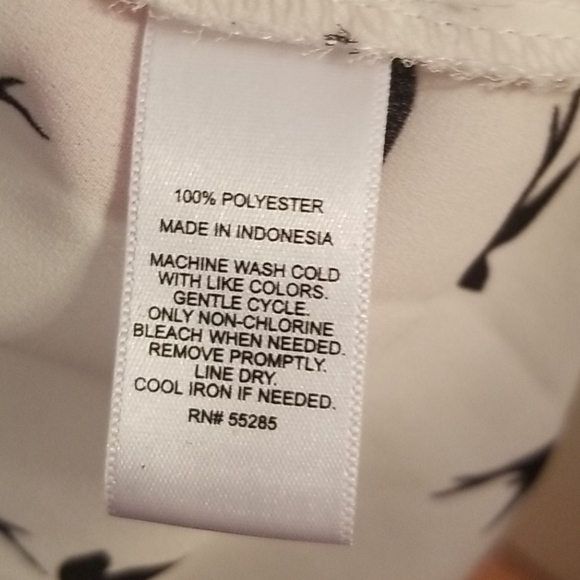 Dove blouse by Express - Picture 3 of 3